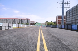 托子沖南路主幅路通車，新學校旁拉通了一條便民路